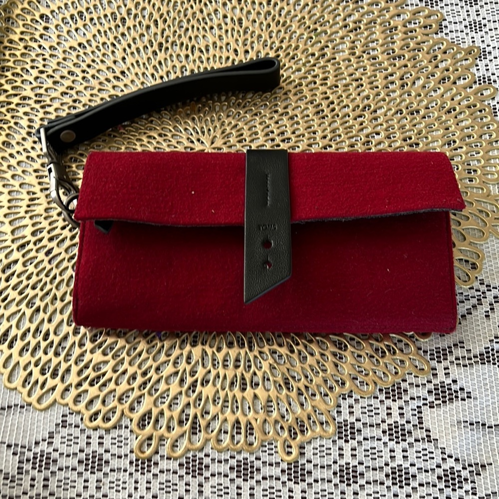 Toms burgundy wristlet